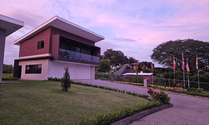Turrúcares Casa | Living Pura Vida with Cuban Flavor in the middle of the tranquility of the Mountains