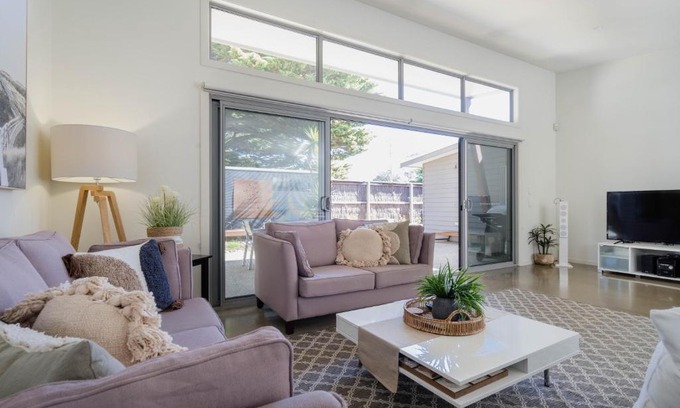 Cowes Casa | Living The Beach Dream - Pets, WiFi, 4 bdrm, 450m Shops