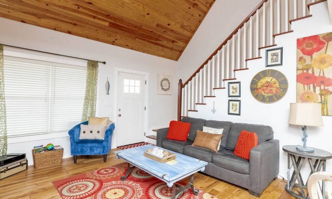 Clarkson Casa | Living the lake life by Mammoth Cave