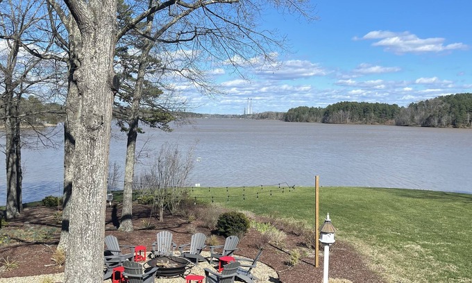 Semora Casa | Living the Lake Life w/2 kitchens 6 bdrms