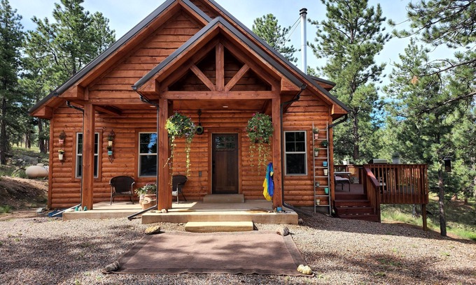 Westcliffe Cabina | Living the simple life. Quaint Westcliffe cabin nestled within Colorado 14ers .