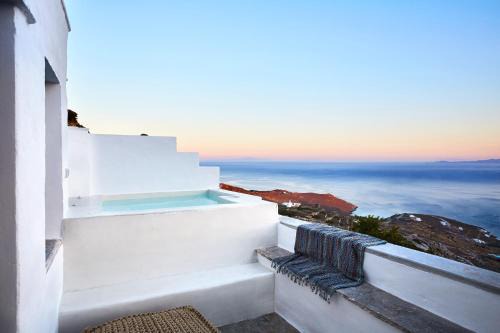 Kardiani Hotel | Living Theros Luxury Suites
