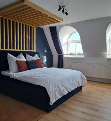 Center Apartamento | LIVORA Altstadt Wilhelmshaven - Stilvoll - Zentrumsnah - TV-Streaming - Balkon - Nordsee - Badewanne