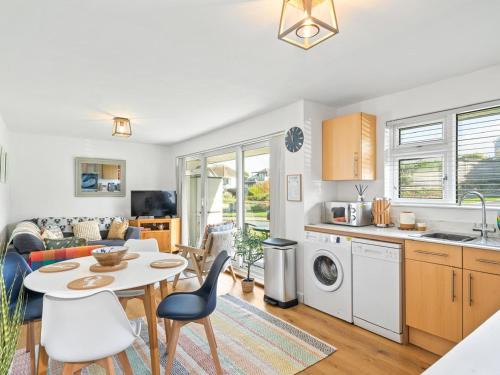 Porth Casa | Liwus