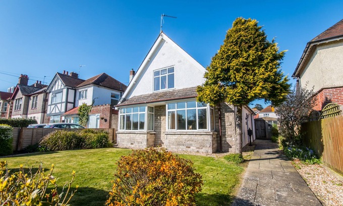 Swanage Cabaña | Lizards Rest - a large budget friendly home for the extended family