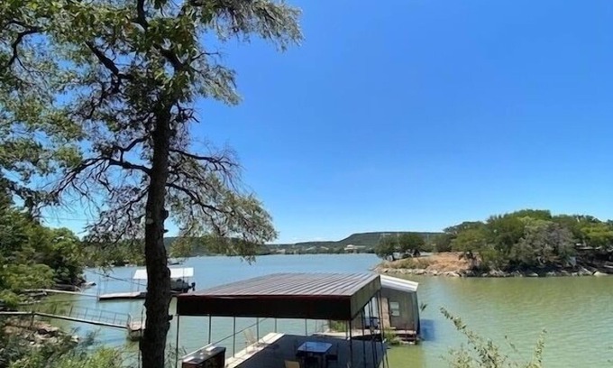 Palo Pinto Casa | L👀K Waterfront Lake Home … nestled in the beautiful Palo Pinto Hills.