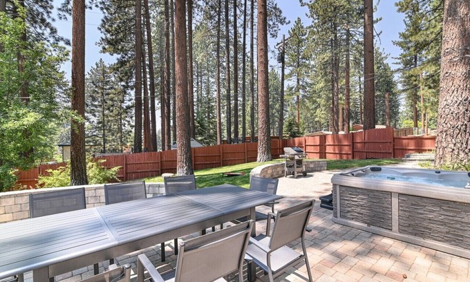 Lower Kingsbury Casa | LK162...The Juniper Cabin: 3 BR, 2 BA House in Stateline, Sleeps 8