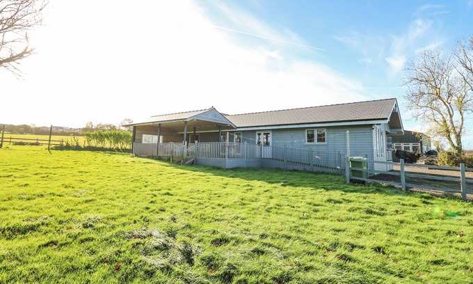 Llanllwchaiarn Cabaña | LLAINLWYD, pet friendly, character holiday cottage in New Quay