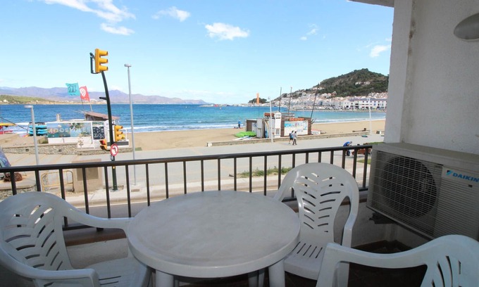 Port de la Selva Apartamento | LLANCÀ 8 DAVANT MAR - Apartamento primera línea de mar con fantasticas vistas a Port de la Selva
