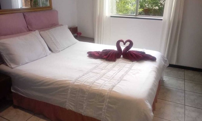 Hout Bay Cabaña | Llandudno tranquilo Water Friendly Garden Cottage, luz, brillante y cerca del mar