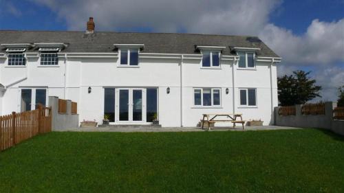 Llanrhidian Casa | Llanelen Farm Sleeps 2