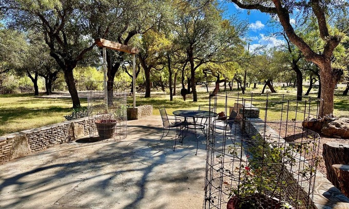 Junction Casa | Llano River Retreat - 5 bedrooms/4 bathrooms