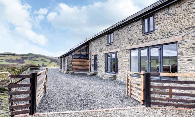 Machynlleth Casa | Elegante refugio de 5 estrellas con sala de juegos, grabadoras de leña y muchas características únicas. Establecido en un felizmente