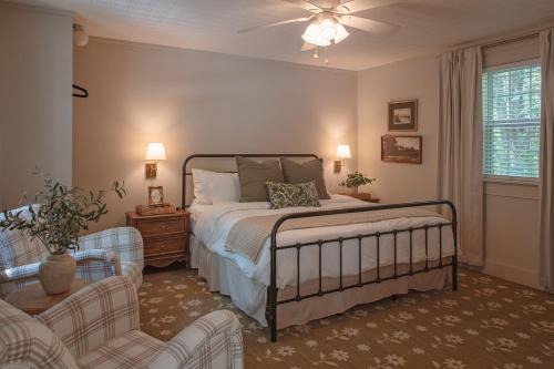 Lookout Mountain Cama Y Desayuno | LMI -14- Glenn Falls Room: Summers Dream