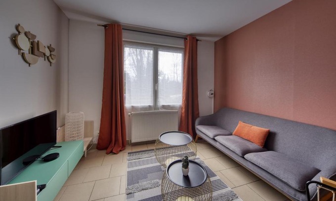 Peronne Casa | LnBnB - Petite maison au cœur de Péronne - Face aux étangs