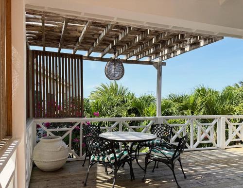 Dickenson Bay Apartamento | Lo Studiolo