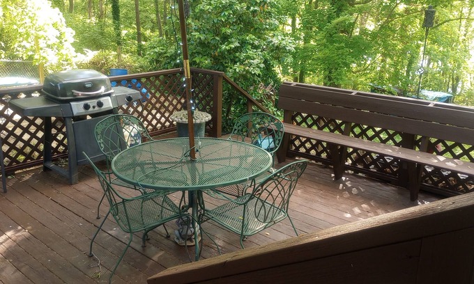 High Point Casa | Local Events House on Lake near HPU, High Point Markets, NC Hospitals