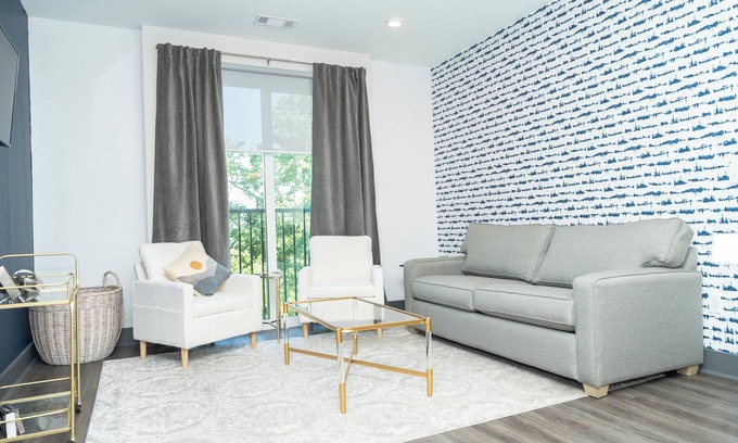Rolling Mill Hill Condominio | Local Host Dwntwn 2BD, 2BA Luxurious Condo Great Amenities & proximity anywhere