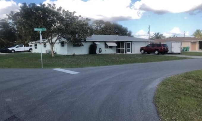 Port Charlotte Apartamento | Local quiet stay