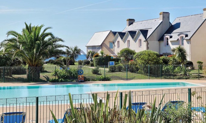 Guilvinec Apartamento | LocaLise - A05 - Plain-pied avec petite vue mer donnant sur la piscine et le jardin - Grande salle de bain - Wifi inclus - draps inclus - animaux bienvenus - parking gratuit