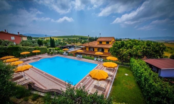 Pieve di Santa Luce Hotel | Locanda La Gozzetta