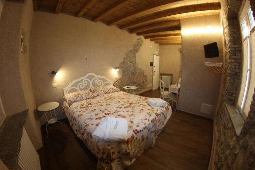 Sant'Ambrogio Cama Y Desayuno | Locanda Vecchia Osteria