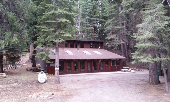 Lake Almanor Country Club Cabina | Location, location, location!!!. 2 minute walk to beach & recreation area #2