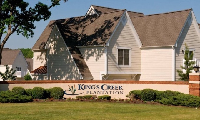 Lackey Cabaña | Located 5 minutes away from Jamestown, Yorktown, Kingsmill, Busch Gardens.