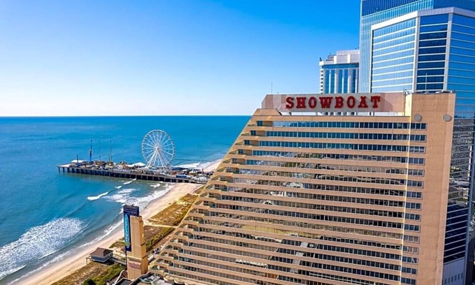 Atlantic City Apartamento | Located along the boardwalk, Showboat Hotel Atlantic City offers accommodations Atlantic City .