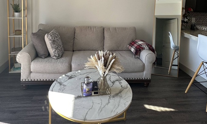 Farmers Branch Apartamento | Located at the center of DFW. 15 minutes from both Dallas airports and downtown.