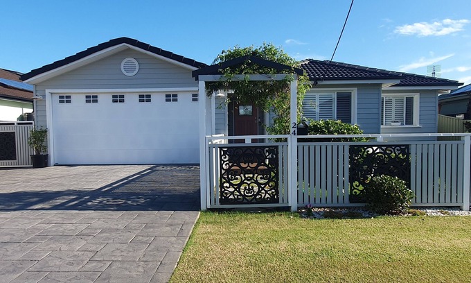 Windang Casa | Located between picturesque Lake Illawarra and Windang beach