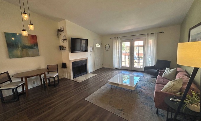 North Mountain Condominio | Located in a gated community - calm and welcoming perfect for a quiet time away.