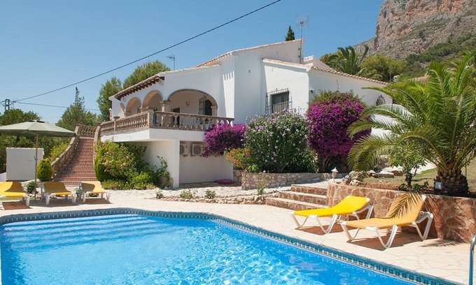 Montgo de Toscamar Villa | Ubicado en zona tranquila con fácil acceso al pueblo, puerto y playas de Jávea