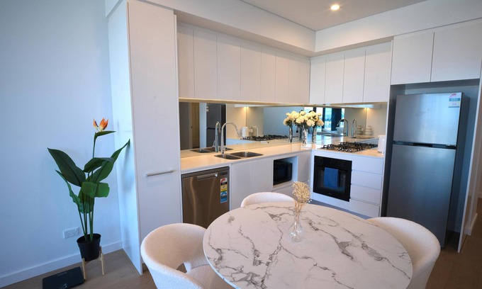 Bankstown Apartamento | Located in heart of Bankstown and on top of the building with full of views.