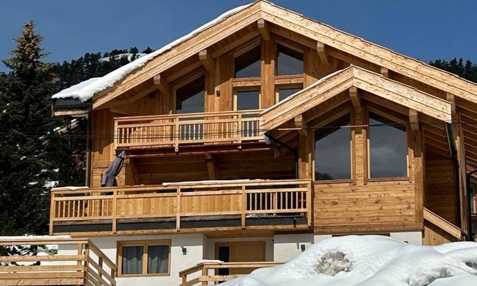 Montgenevre Chalet De Esquí | Located in the heart of Montgenèvre, family chalet with a sun-drenched terrace.