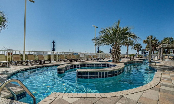 Cherry Grove Beach Complejo | Located On Cherry Grove Beach-Wyndham Towers On The Grove- 3 Bd. Dx. Oceanfront