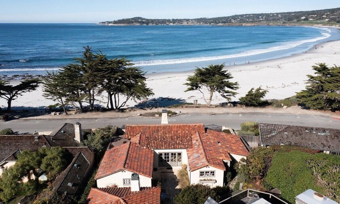 Carmel Point Casa | Located on Carmel’s most exclusive street overlooking Carmel Beach.