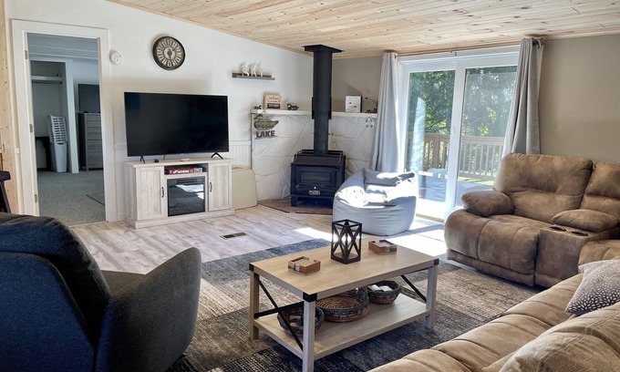 Boyne City Casa | Located on Porter creek across from Lake Charlevoix. 10 minutes to Boyne Mtn.