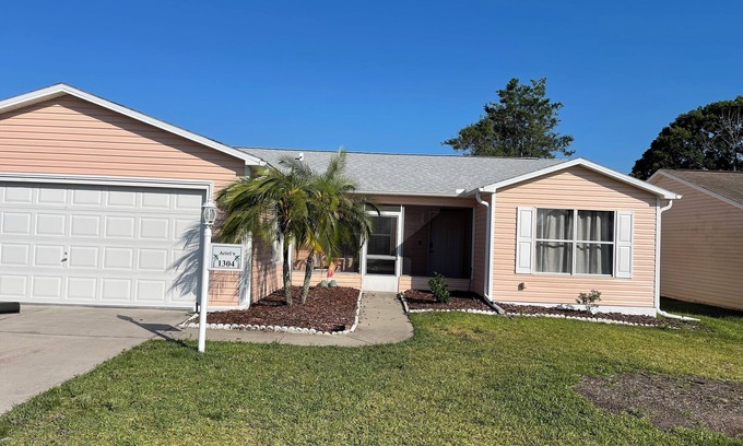 Lady Lake Casa | Located Right Between Sumter Landing and Spanish Springs!