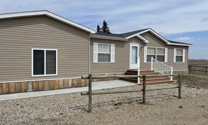 Dawson Casa | Located right off main roads - with access to fishing, boating & hunting nearby!