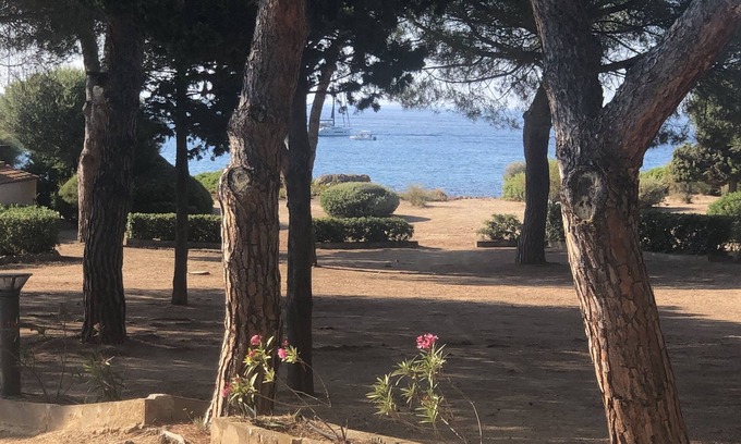 Marine de Saint Ambroggio Condominio | Location au Bord de L'eau Avec vue sur Mer. Pour une Famille de 4 Personnes
