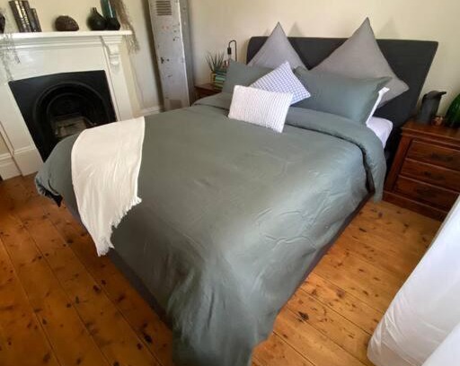 Bathurst Casa | Location cottage with industrial touch