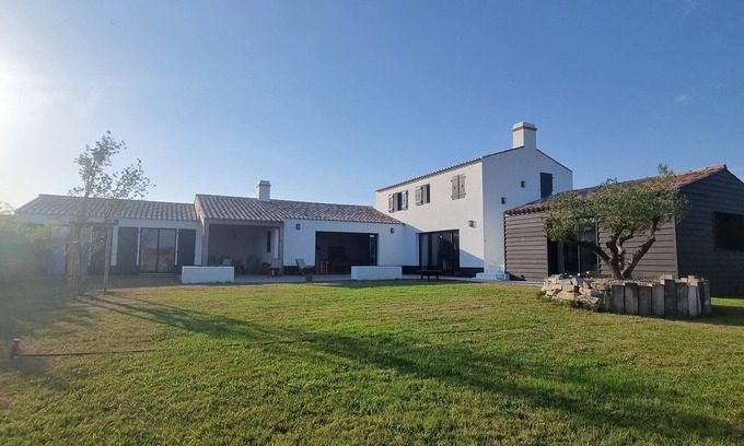 Noirmoutier-en-l'Ile Casa | Location de Vacances D'une Belle Maison Très Confortable Terrasse + Jardin