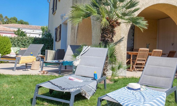 Calvi Apartamento | location de vacances Olivier jardin privatif et piscine chauffée partagée