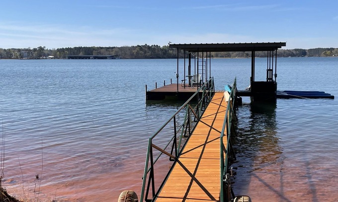 Hartwell Casa | LOCATION! Lakefront House with Dock near Hartwell Marina/Downtown Kayaks/Firepit