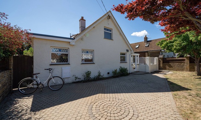 Bembridge Casa | Location! Lane End Road Bembridge Isle of Wight Family Holiday Home Great Garden