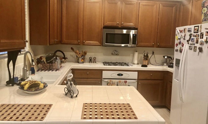 Torrey Highlands Village Condominio | Location! location! 1760 sqft townhome totally equipped near the beach!
