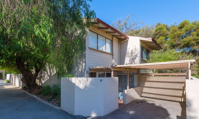 Mosman Park Casa | Location, location, location! Mosman Park Townhouse with a sunny courtyard!