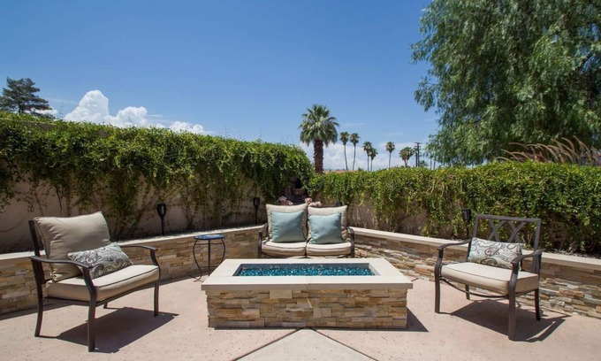 Palm Desert Casa | Ubicación, Ubicación, Ubicación: Hermosa, Limpia, Casita Privada con Patio