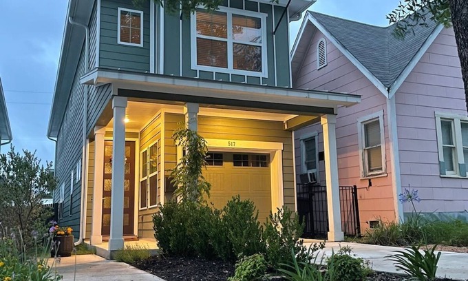 Alamo Heights Casa | Location, location, location! Perfectly charming!